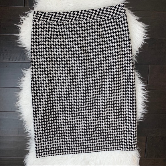 Chadwicks Dresses & Skirts - Chadwick’s Houndstooth Midi Skirt